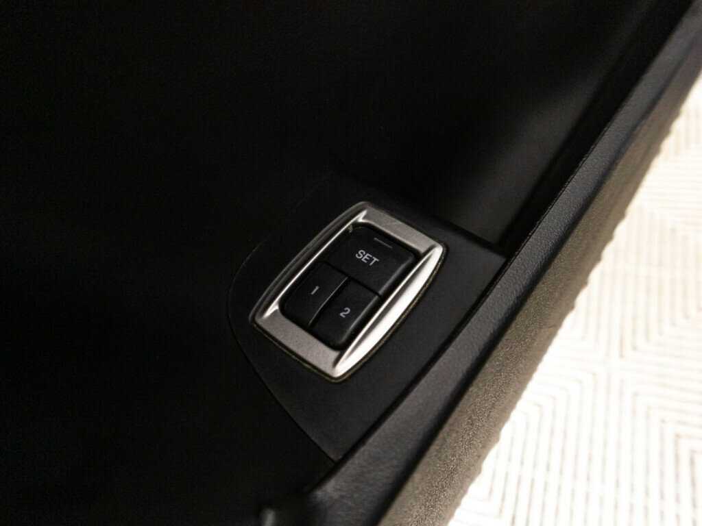 Jaguar XF с пробегом — 2012 год. Фото: #17