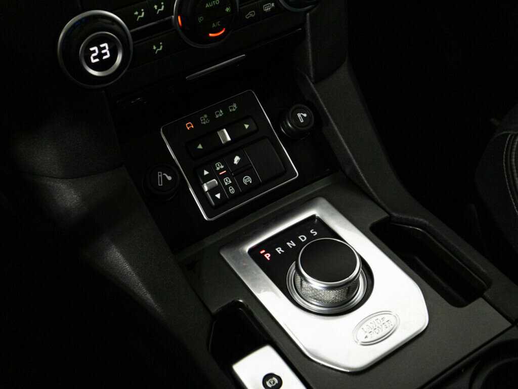 Land Rover Discovery с пробегом — 2016 год. Фото: #15