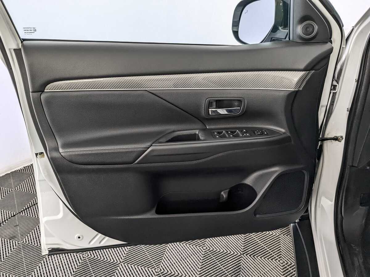 Mitsubishi Outlander с пробегом — 2021 год. Фото: #16