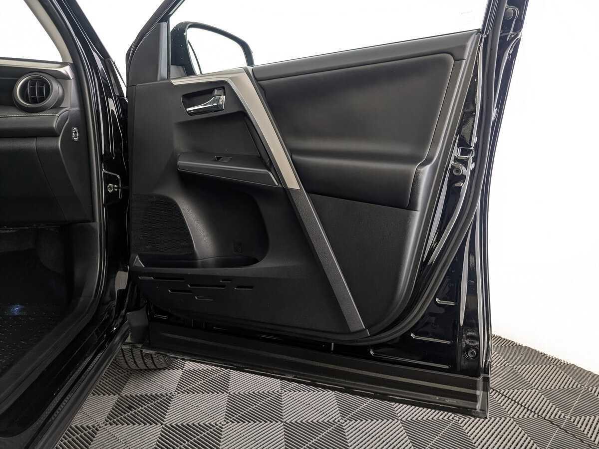 Toyota RAV4 с пробегом — 2017 год. Фото: #21