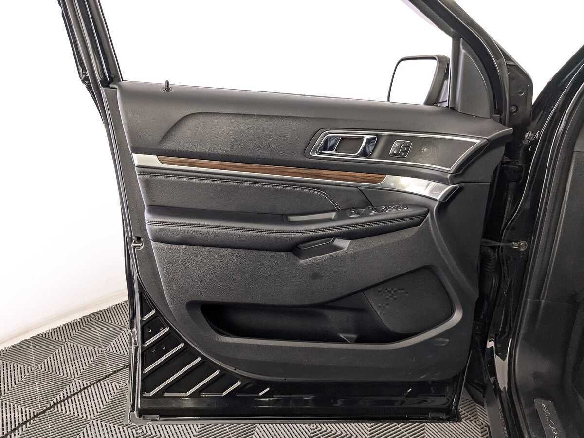 Ford Explorer с пробегом — 2018 год. Фото: #17