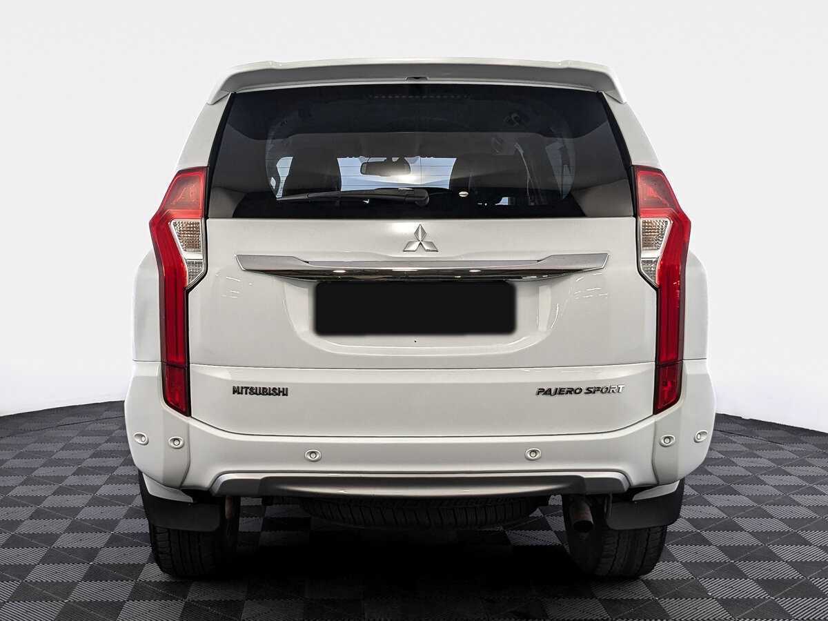 Mitsubishi Pajero Sport с пробегом — 2017 год. Фото: #5