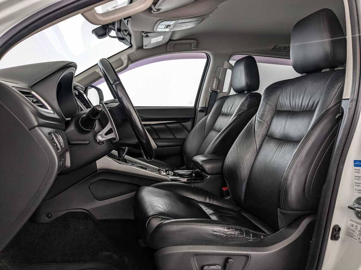Mitsubishi Pajero Sport с пробегом — 2017 год. Фото: #17