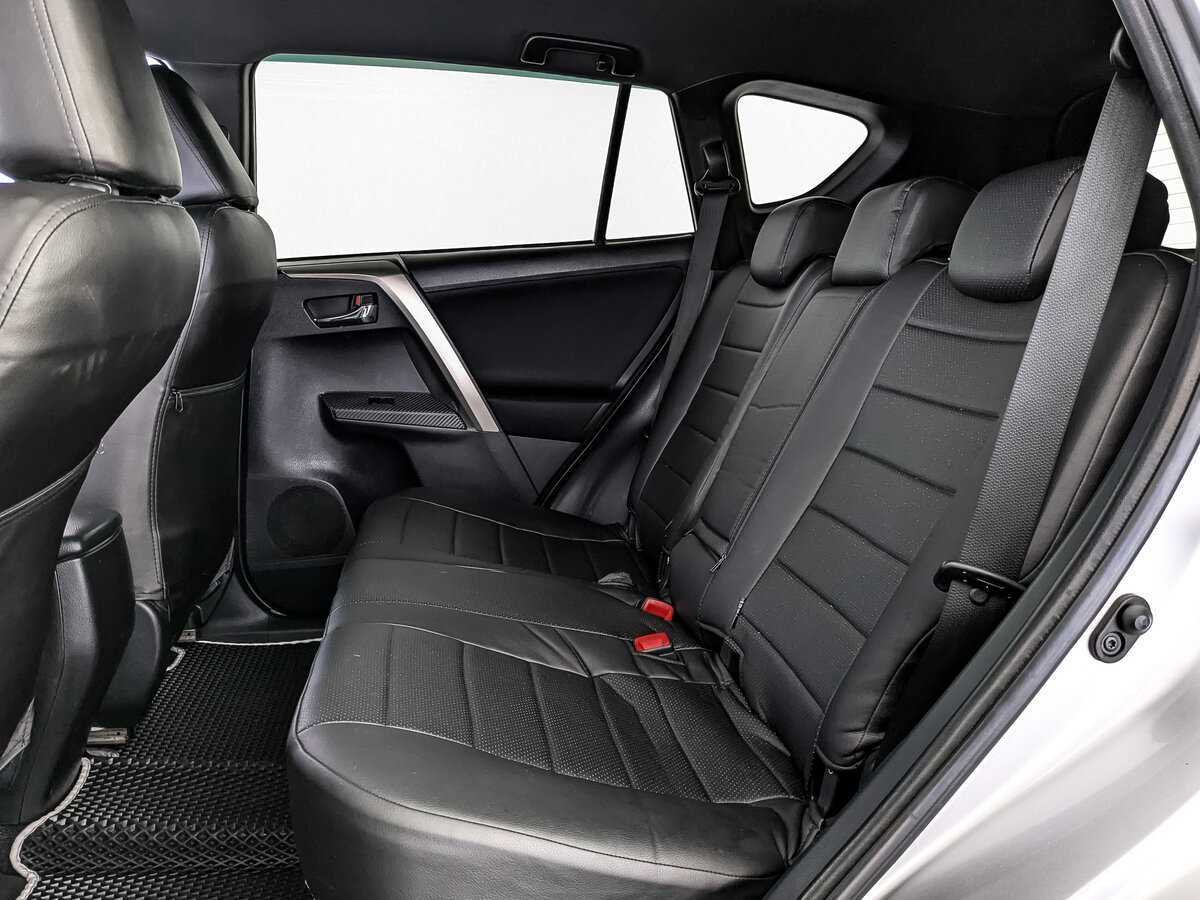 Toyota RAV4 с пробегом — 2014 год. Фото: #17