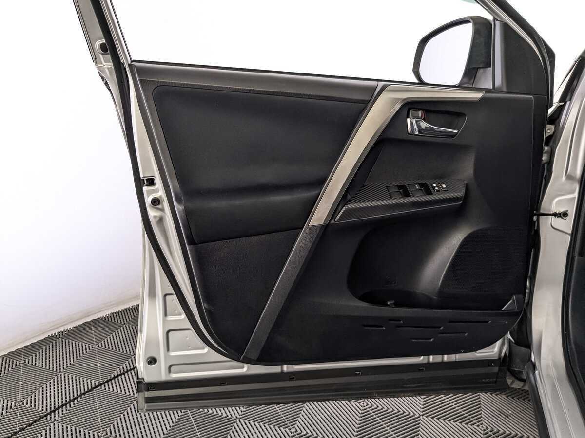 Toyota RAV4 с пробегом — 2014 год. Фото: #18