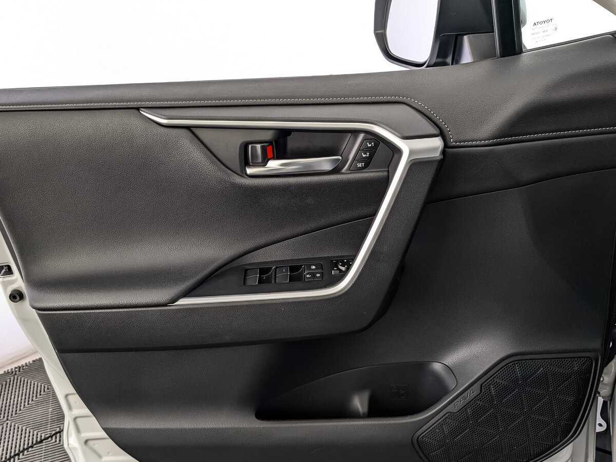 Toyota RAV4 с пробегом — 2021 год. Фото: #18