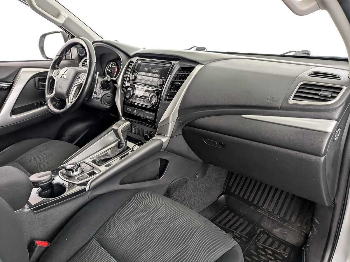 Mitsubishi Pajero Sport с пробегом — 2018 год. Фото: #10