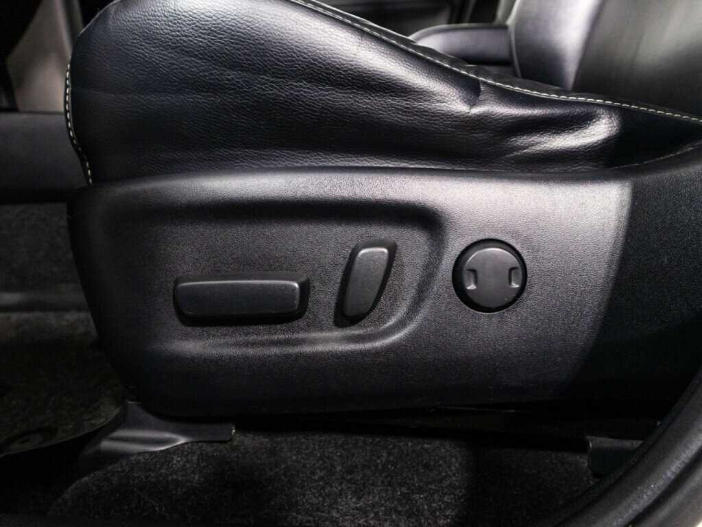 Toyota RAV4 с пробегом — 2017 год. Фото: #16