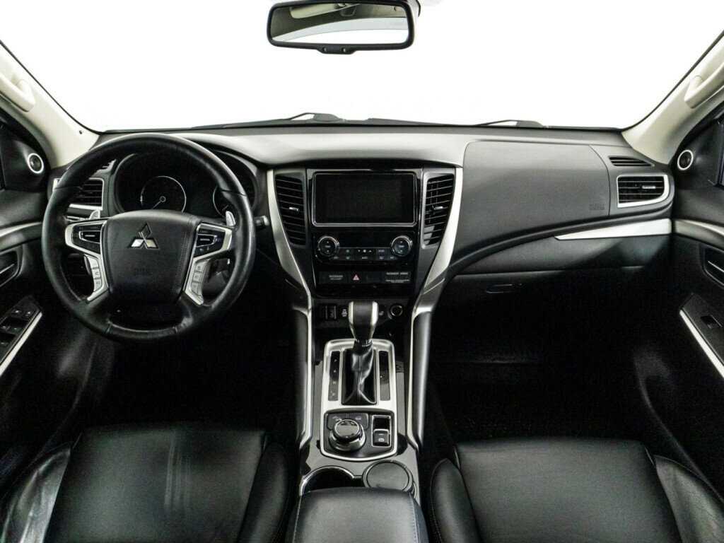 Mitsubishi Pajero Sport с пробегом — 2018 год. Фото: #12