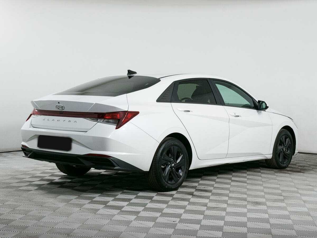 Hyundai Elantra с пробегом — 2021 год. Фото: #2