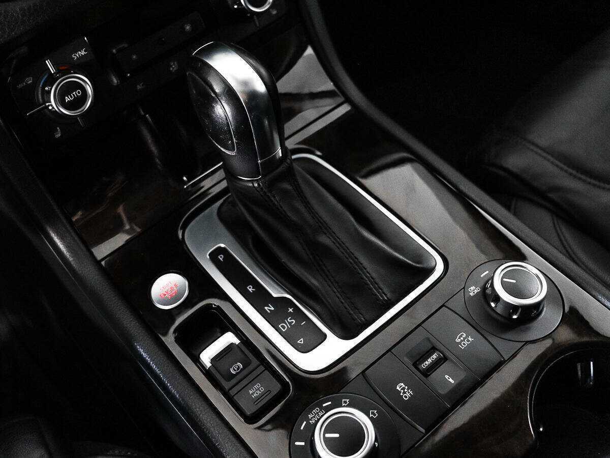 Volkswagen Touareg с пробегом — 2012 год. Фото: #10