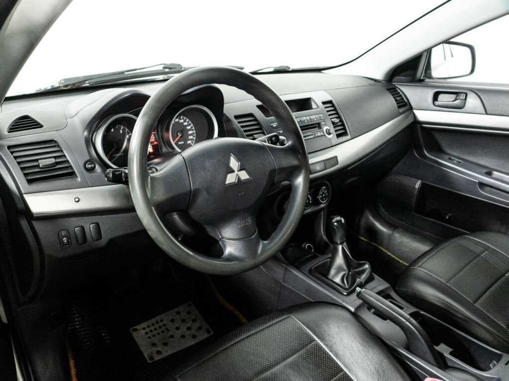 Mitsubishi Lancer с пробегом — 2012 год. Фото: #10