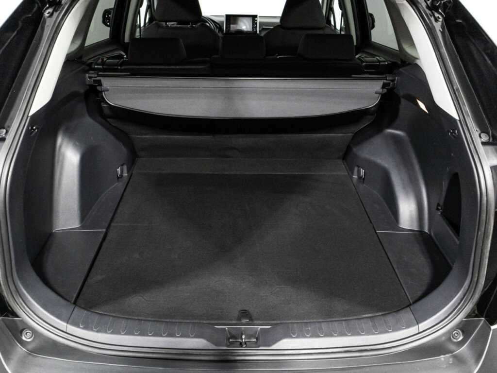 Toyota RAV4 с пробегом — 2020 год. Фото: #17