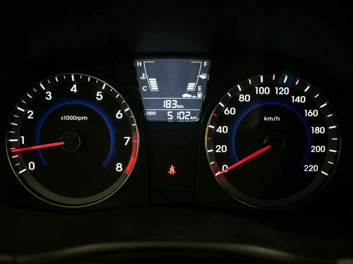 Hyundai Solaris с пробегом — 2013 год. Фото: #9