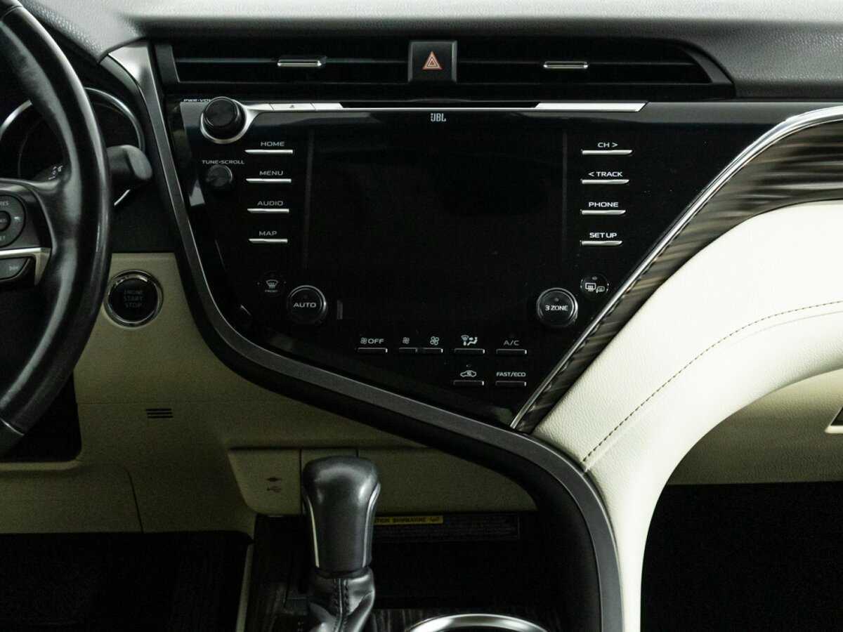 Toyota Camry с пробегом — 2018 год. Фото: #13