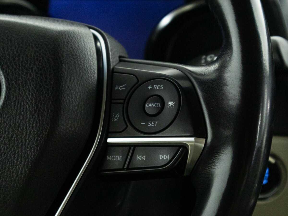 Toyota Camry с пробегом — 2018 год. Фото: #23