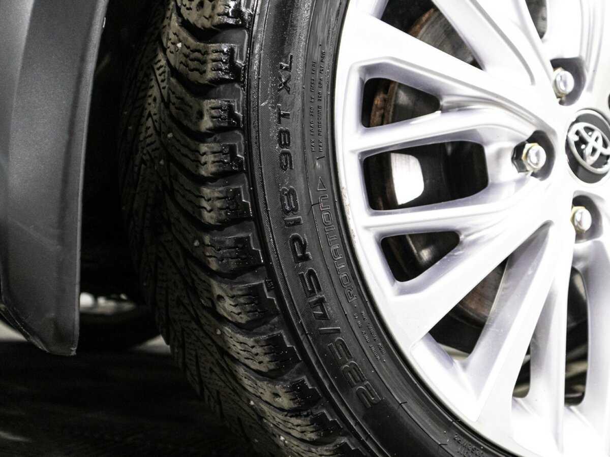 Toyota Camry с пробегом — 2018 год. Фото: #28