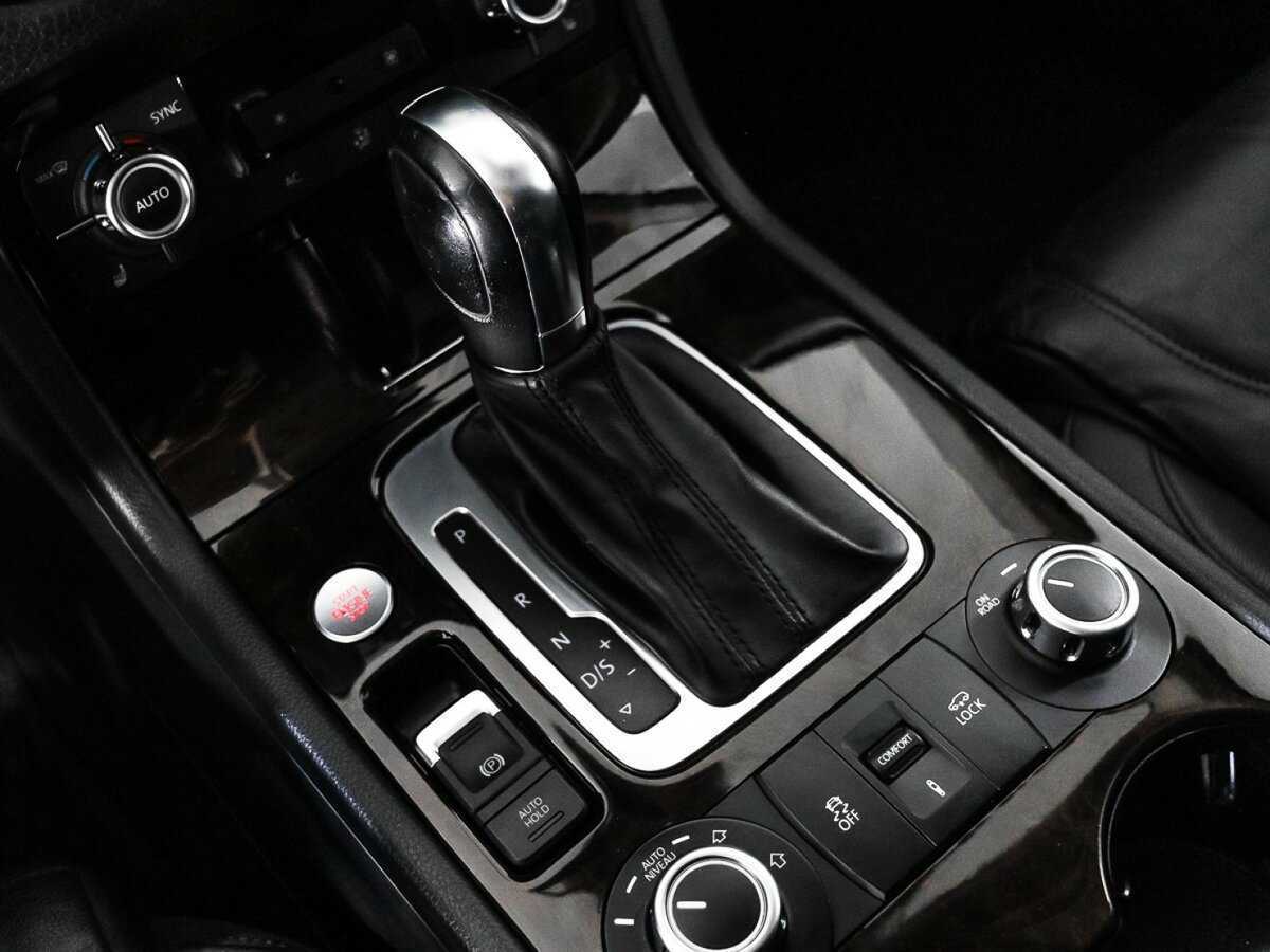 Volkswagen Touareg с пробегом — 2012 год. Фото: #10