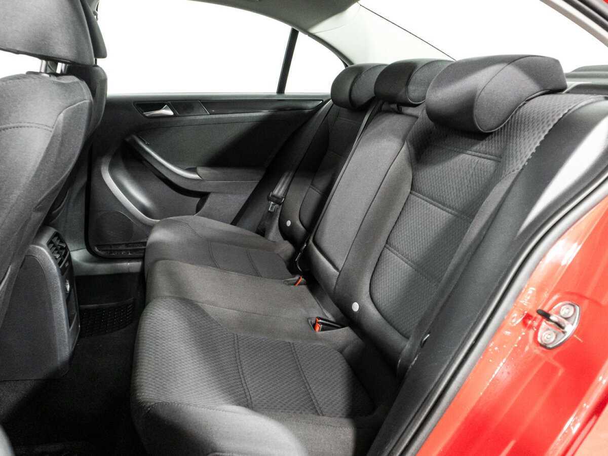 Volkswagen Jetta с пробегом — 2012 год. Фото: #9