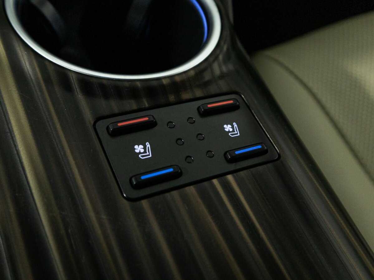 Toyota Camry с пробегом — 2018 год. Фото: #21