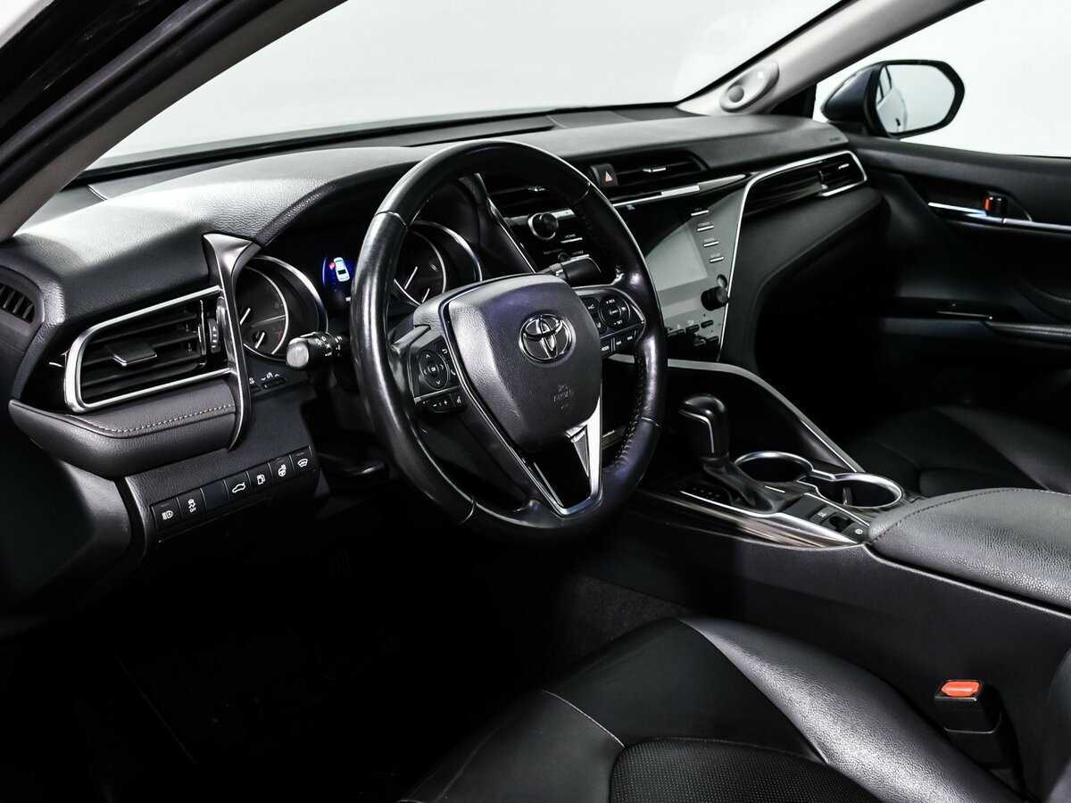Toyota Camry с пробегом — 2018 год. Фото: #10