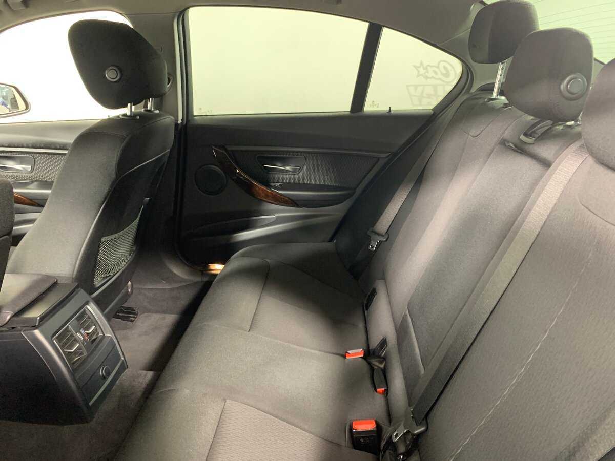 BMW 3 серии с пробегом — 2017 год. Фото: #15