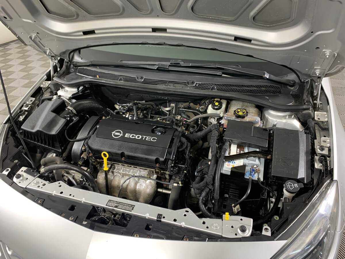 Opel Astra с пробегом — 2012 год. Фото: #10