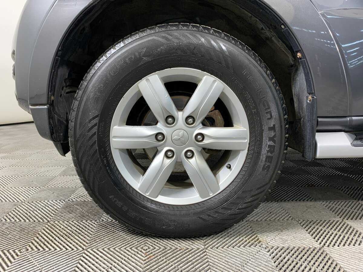 Mitsubishi Pajero с пробегом — 2015 год. Фото: #8