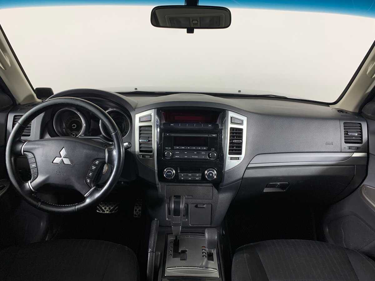 Mitsubishi Pajero с пробегом — 2015 год. Фото: #12