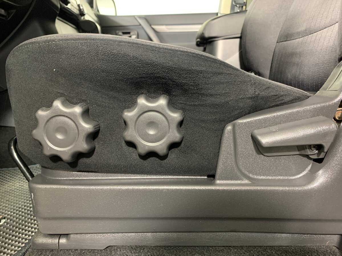 Mitsubishi Pajero с пробегом — 2015 год. Фото: #16