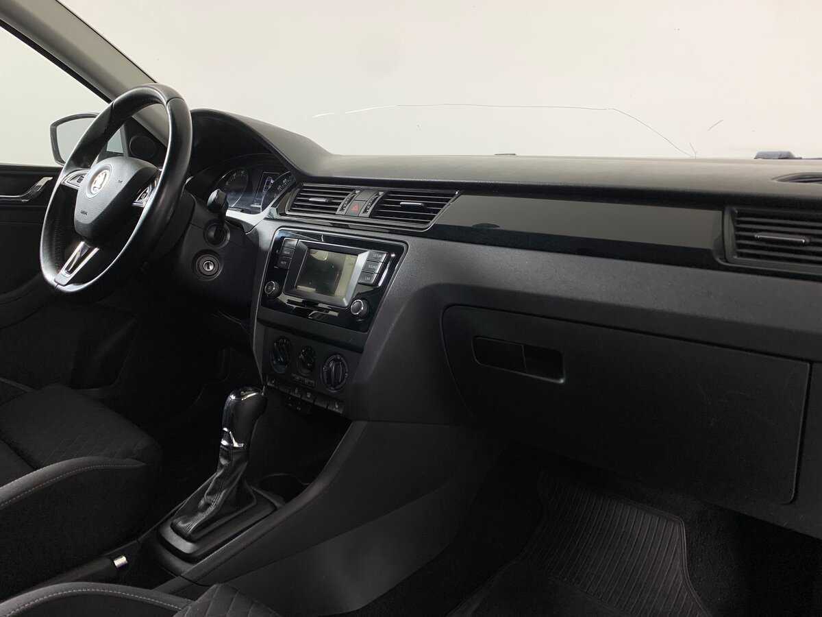 Skoda Rapid с пробегом — 2015 год. Фото: #12