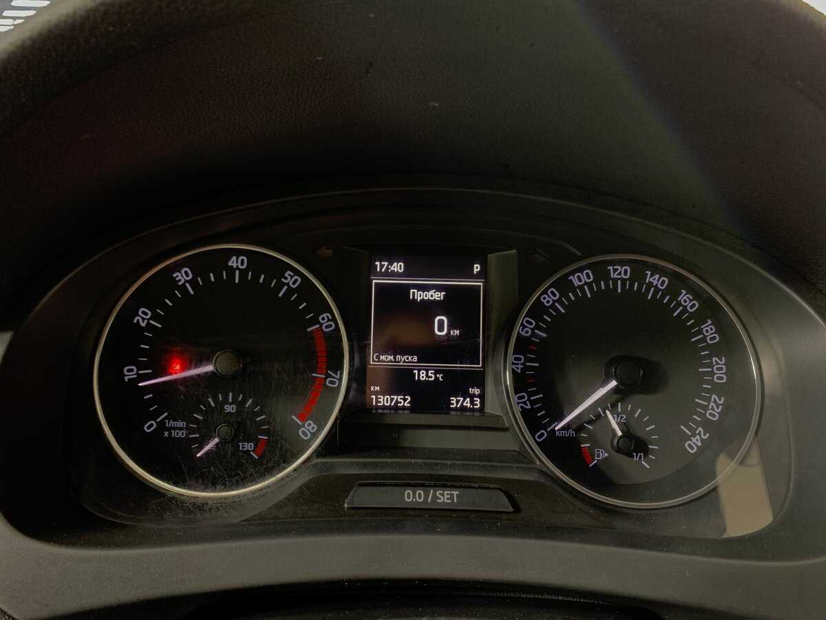 Skoda Rapid с пробегом — 2015 год. Фото: #13