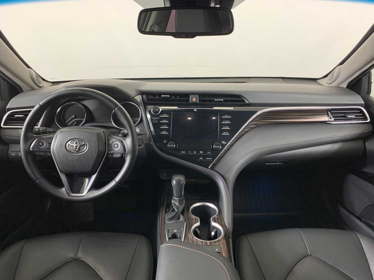 Toyota Camry с пробегом — 2020 год. Фото: #12