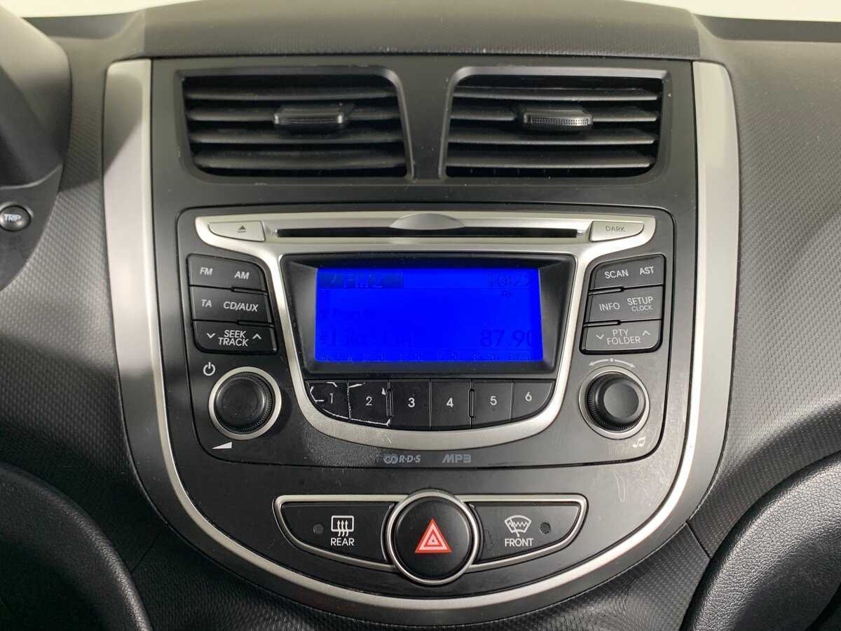 Hyundai Solaris с пробегом — 2013 год. Фото: #14