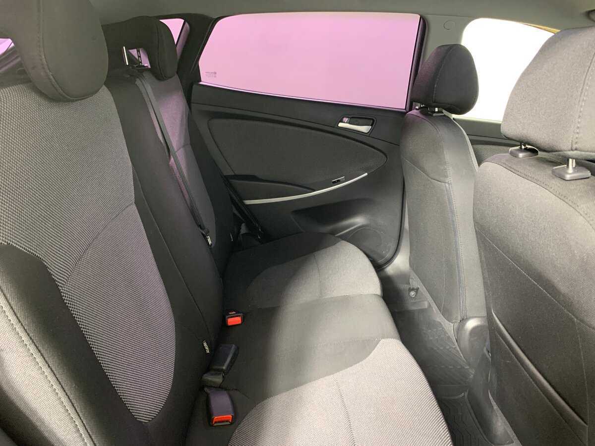 Hyundai Solaris с пробегом — 2013 год. Фото: #16