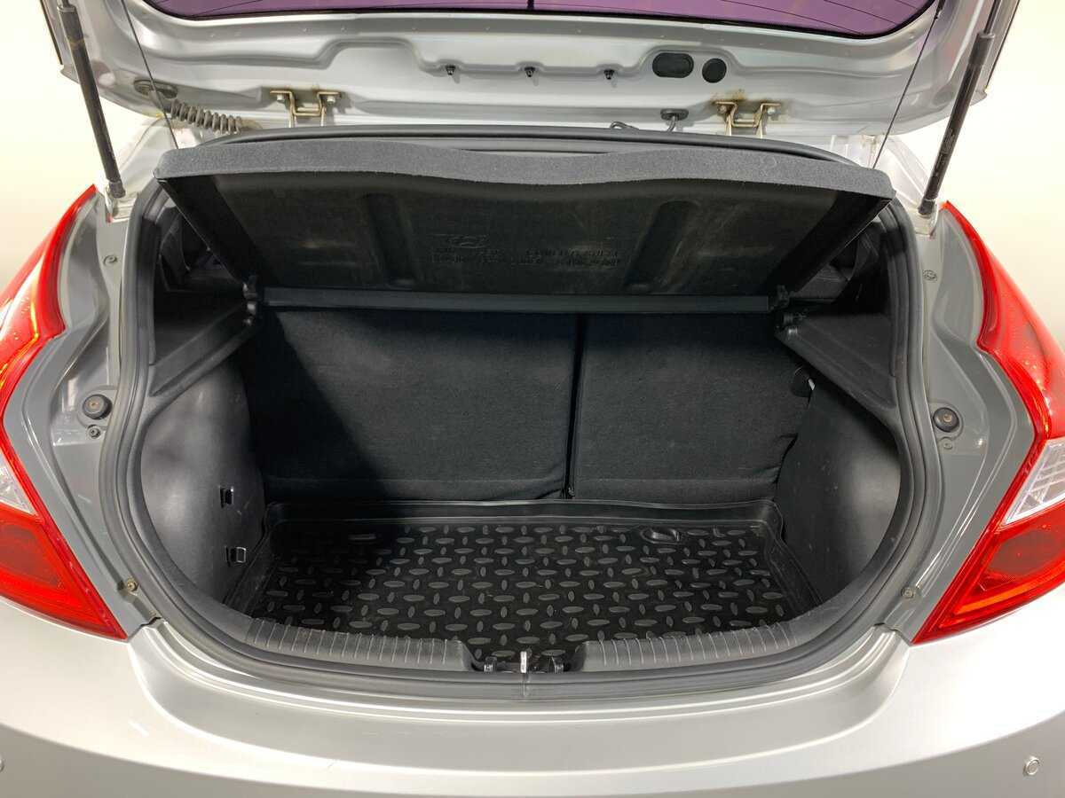 Hyundai Solaris с пробегом — 2013 год. Фото: #18