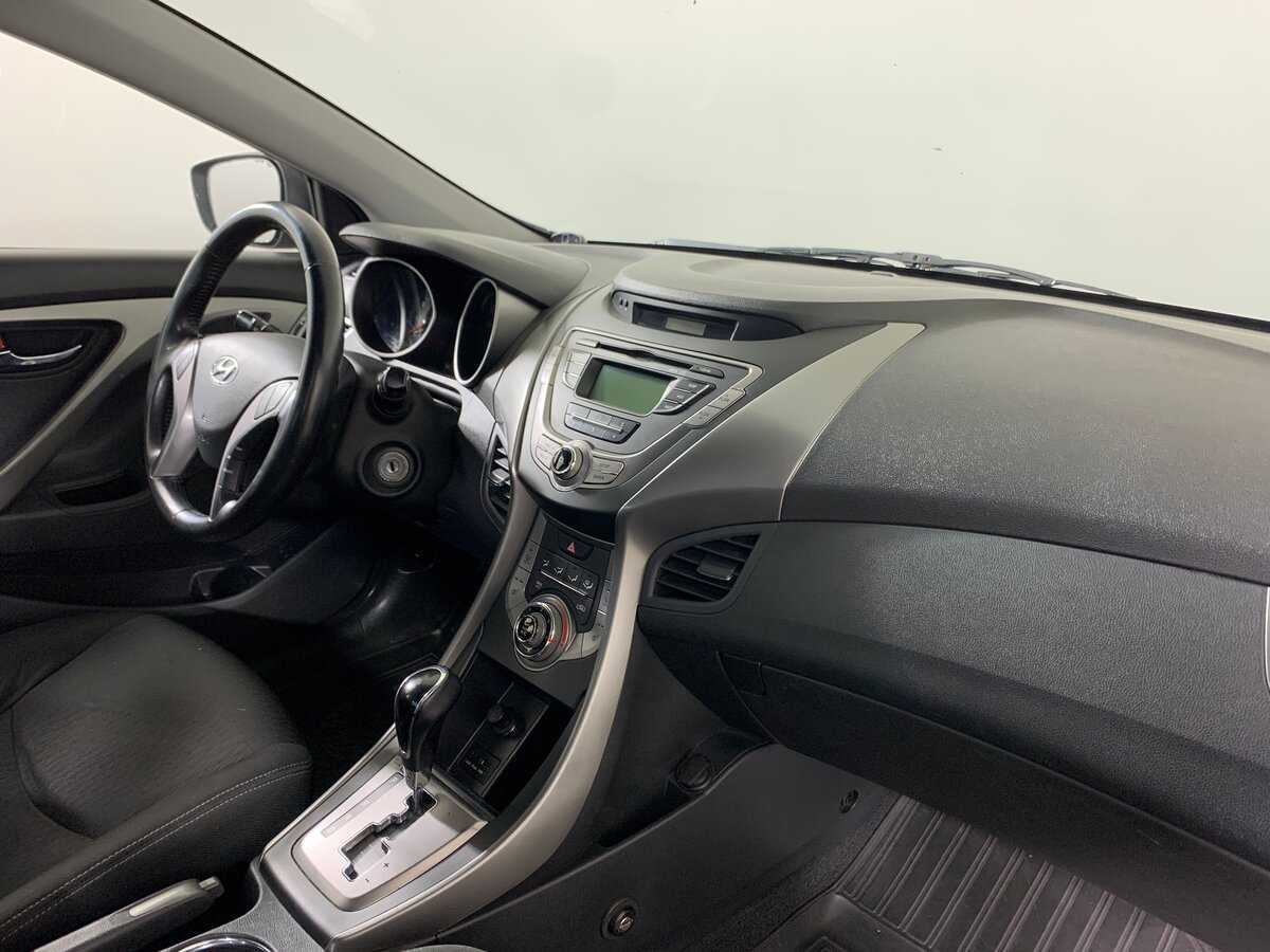 Hyundai Elantra с пробегом — 2012 год. Фото: #13