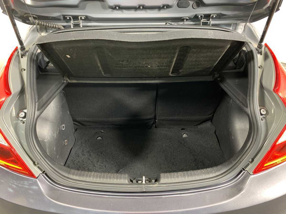 Hyundai Solaris с пробегом — 2012 год. Фото: #16