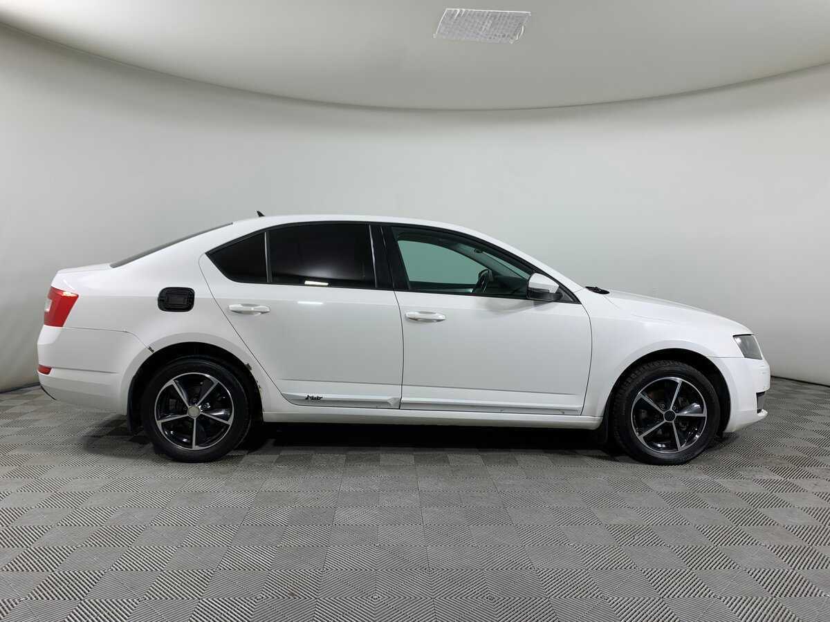 Skoda Octavia с пробегом — 2015 год. Фото: #3