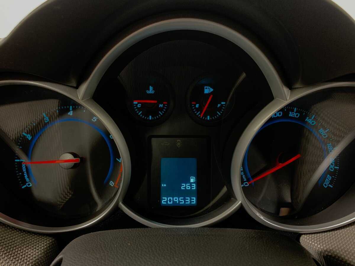 Chevrolet Cruze с пробегом — 2013 год. Фото: #12