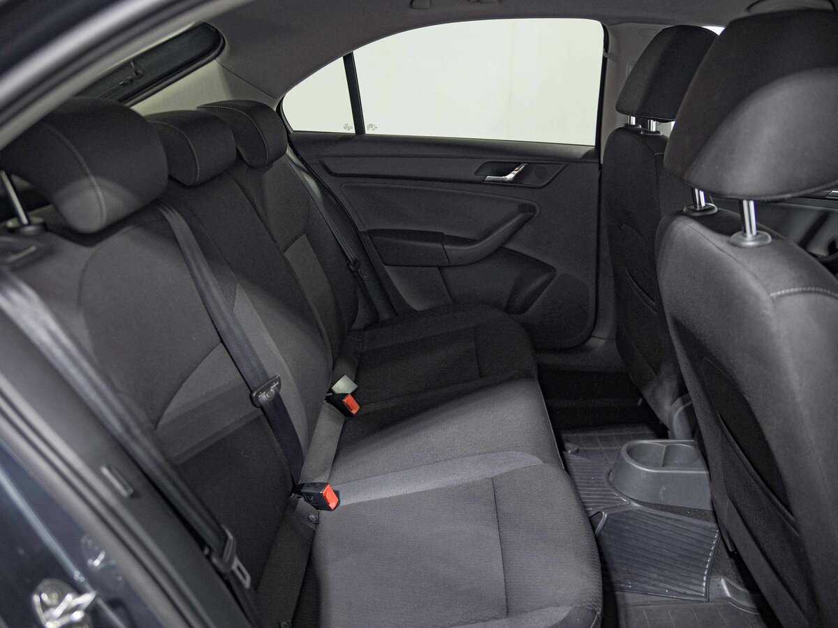 Skoda Rapid с пробегом — 2015 год. Фото: #11