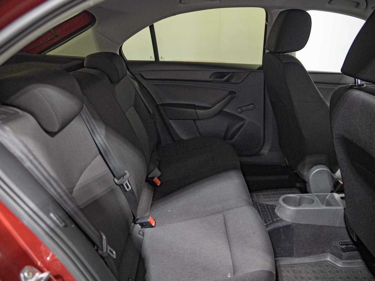 Skoda Rapid с пробегом — 2016 год. Фото: #11