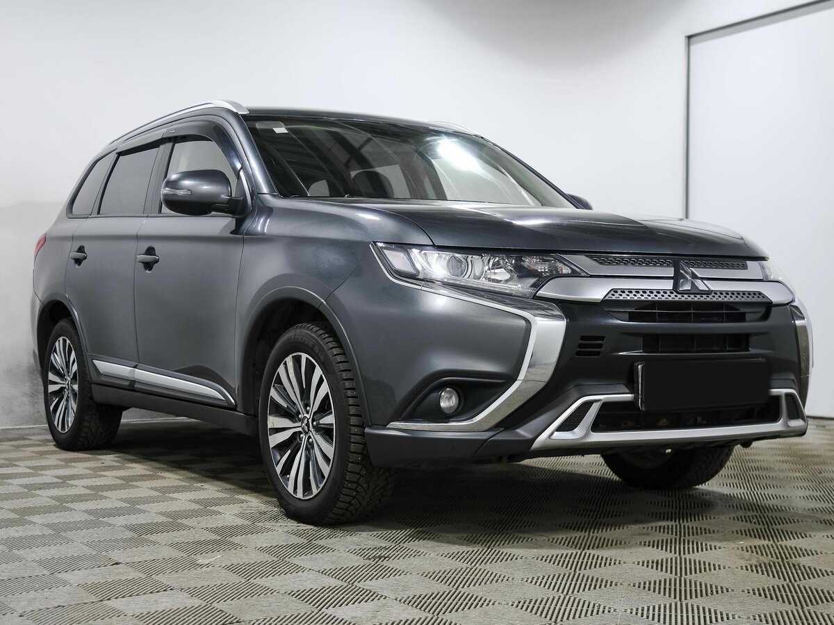 Mitsubishi Outlander с пробегом — 2018 год. Фото: #2