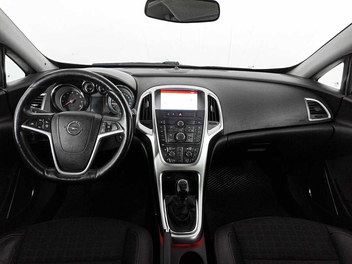 Opel Astra с пробегом — 2014 год. Фото: #13