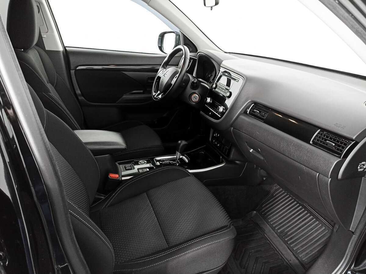 Mitsubishi Outlander с пробегом — 2021 год. Фото: #7