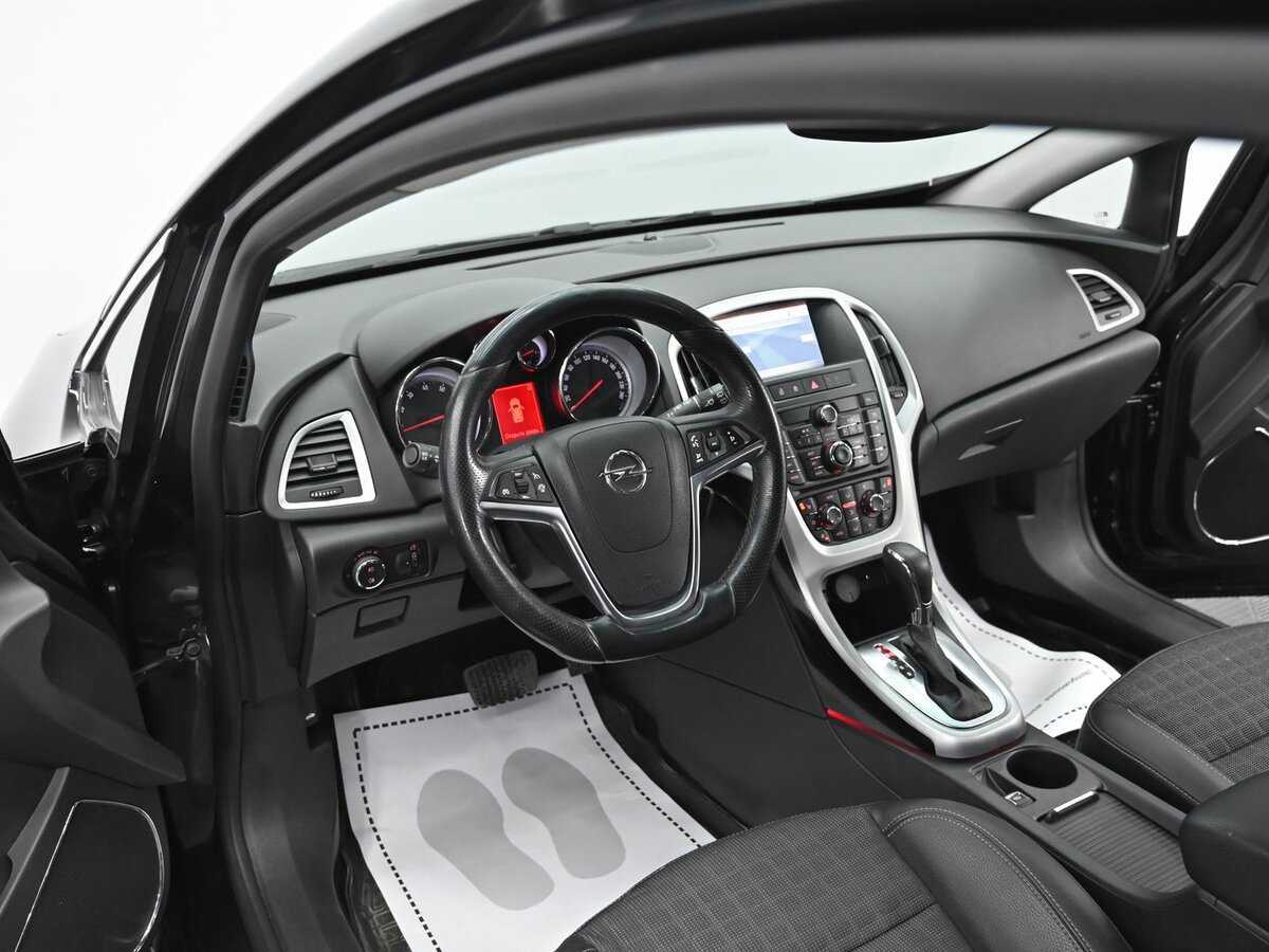Opel Astra с пробегом — 2012 год. Фото: #11