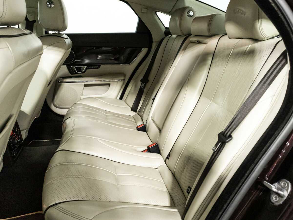 Jaguar XJ с пробегом — 2015 год. Фото: #9