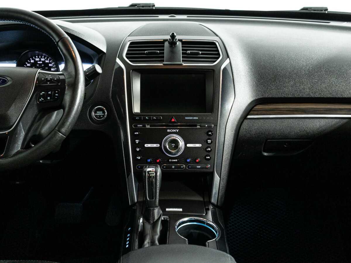 Ford Explorer с пробегом — 2015 год. Фото: #13