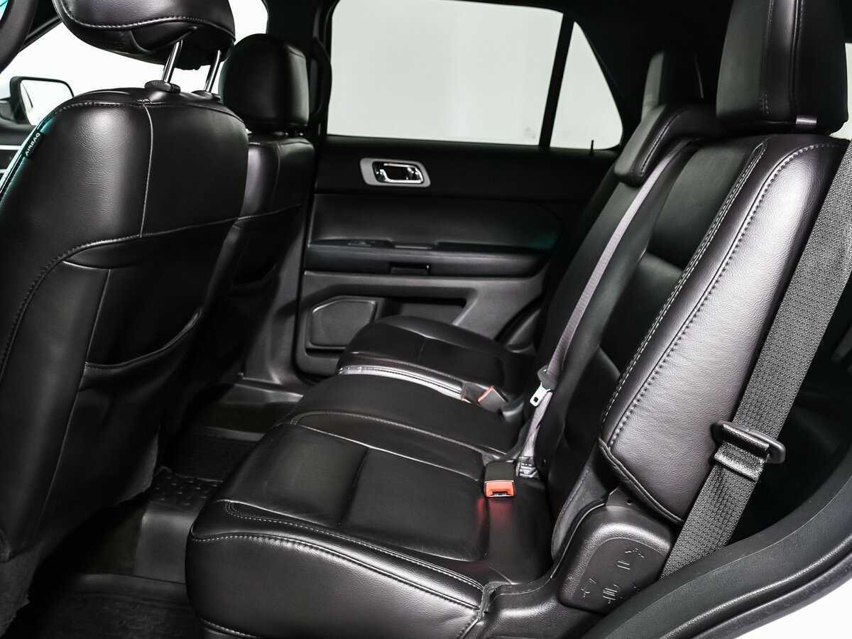 Ford Explorer с пробегом — 2013 год. Фото: #12