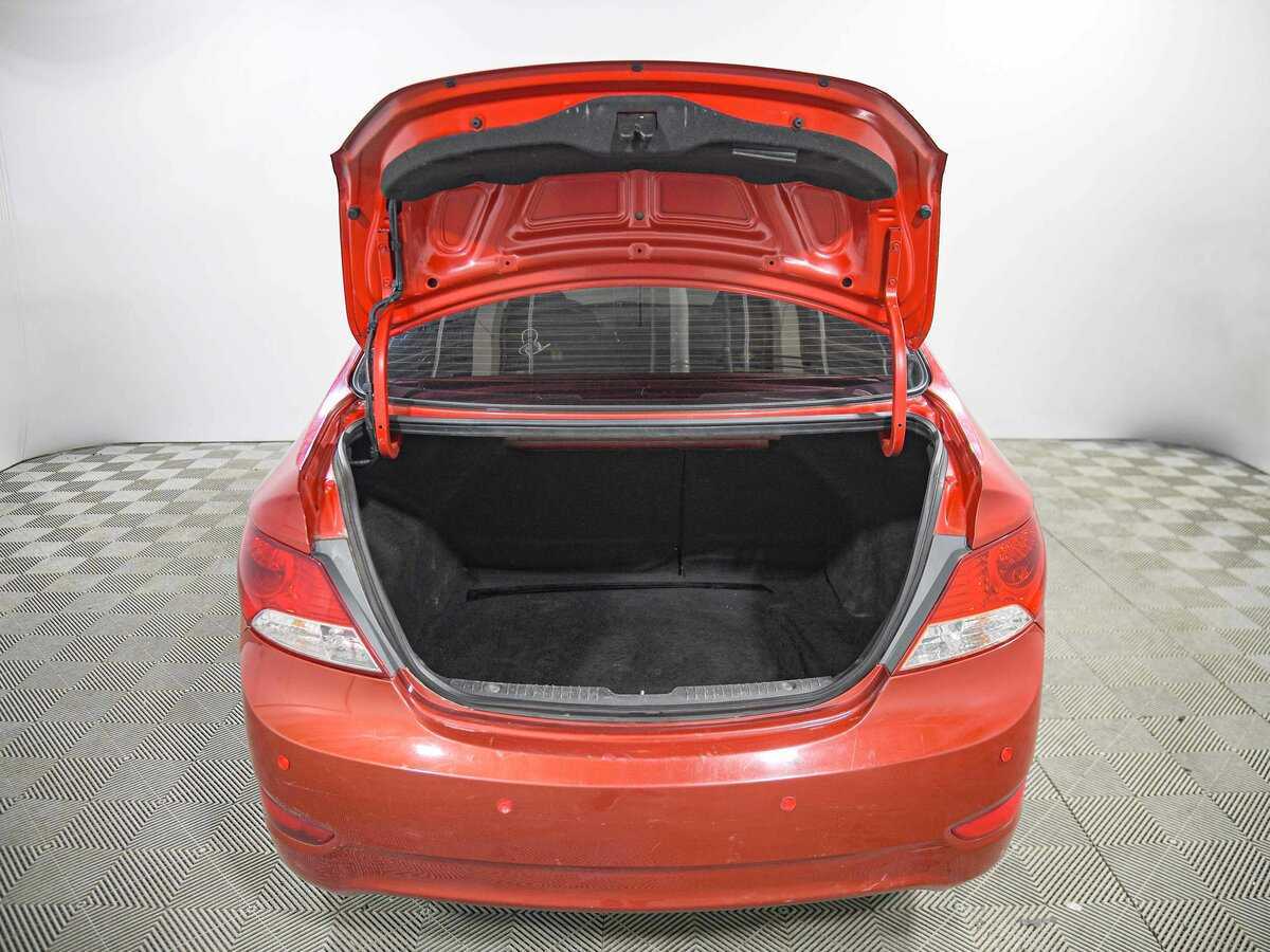 Hyundai Solaris с пробегом — 2012 год. Фото: #12